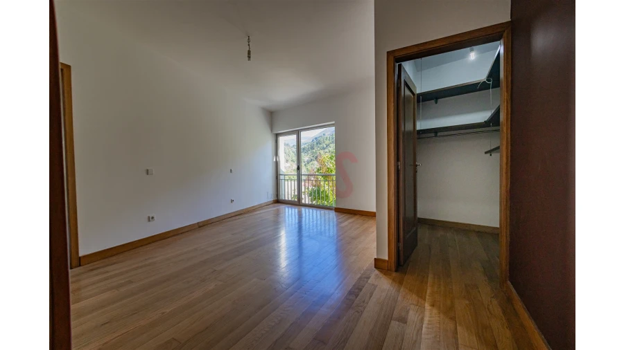 Moradia T4 para Venda em Teixeira e Teixeiró Foto 13