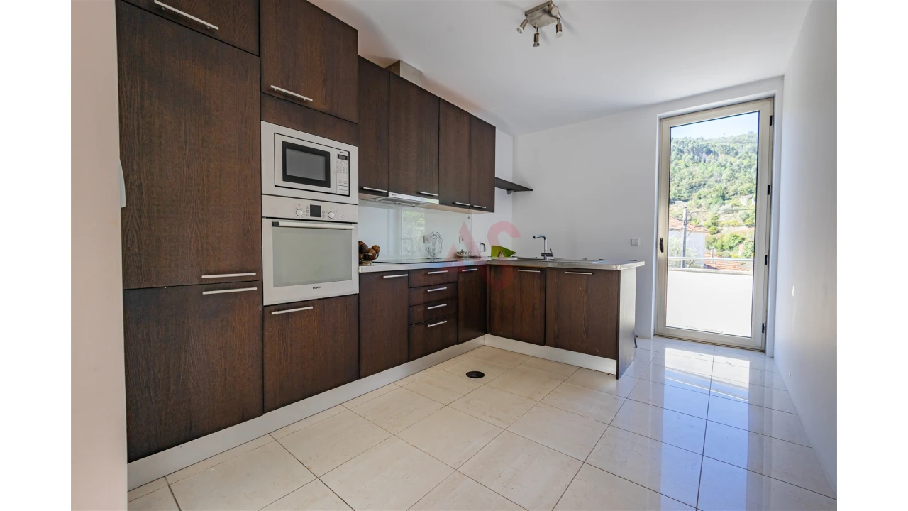 Moradia T4 para Venda em Teixeira e Teixeiró Foto 9