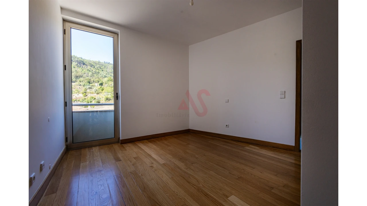 Moradia T4 para Venda em Teixeira e Teixeiró Foto 18