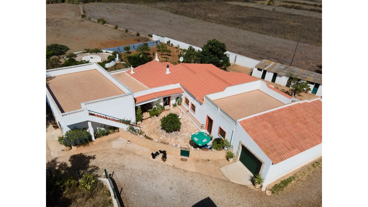 Quinta T3 para Venda em Luz Foto 1