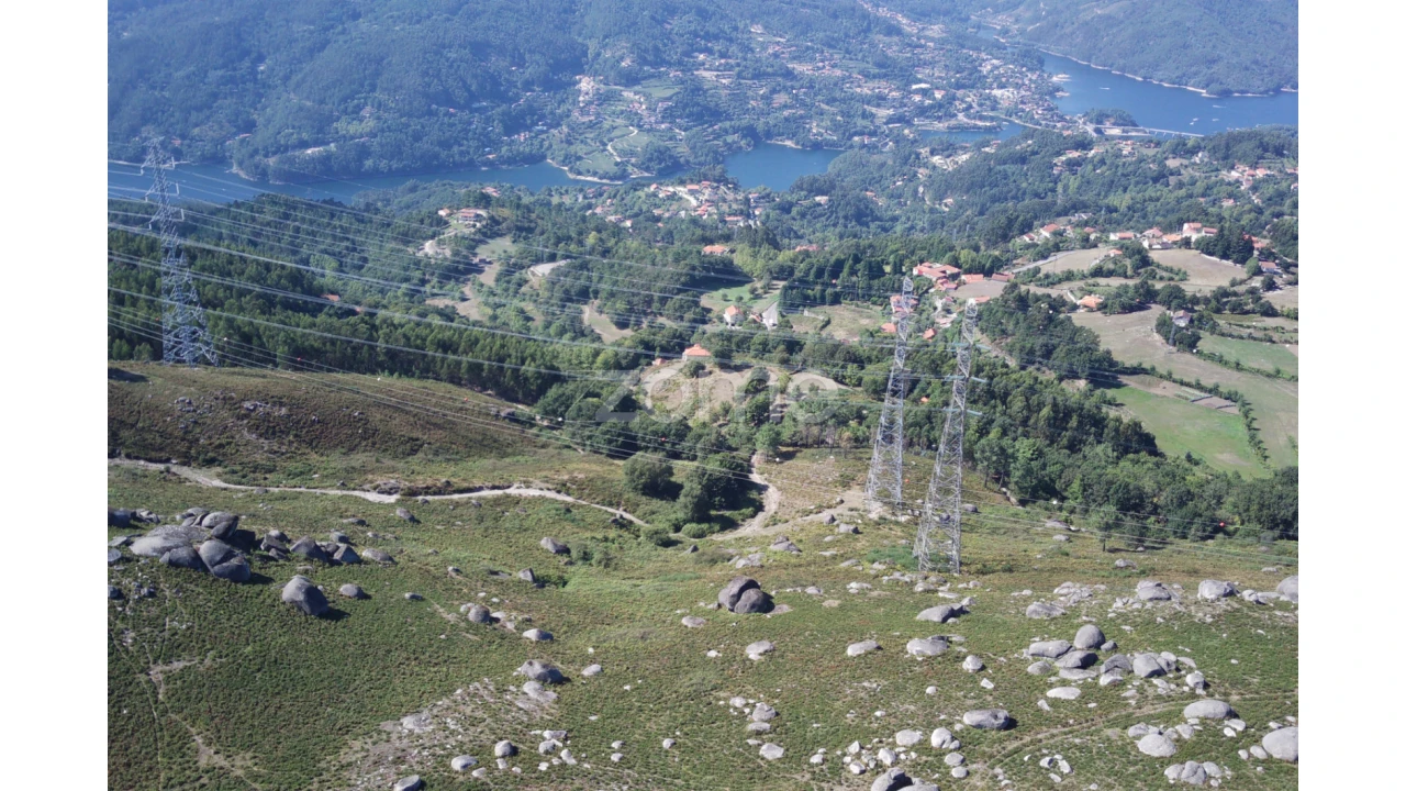 Terreno para Venda em Caniçada e Soengas Foto 1