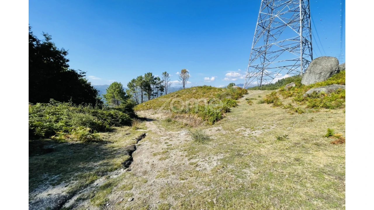 Terreno para Venda em Caniçada e Soengas Foto 11