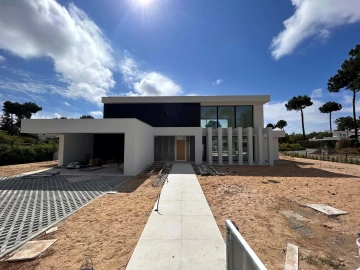Moradia T5 para Venda em Charneca de Caparica e Sobreda
