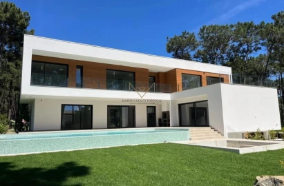 Moradia T5 para Venda em Charneca de Caparica e Sobreda