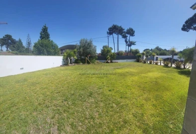 Moradia T4 para Venda em Charneca de Caparica e Sobreda