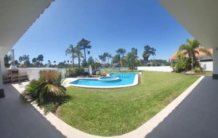 Moradia T4 para Venda em Charneca de Caparica e Sobreda