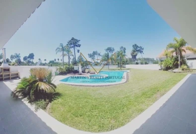 Moradia T4 para Venda em Charneca de Caparica e Sobreda