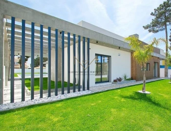 Moradia T5 para Venda em Charneca de Caparica e Sobreda