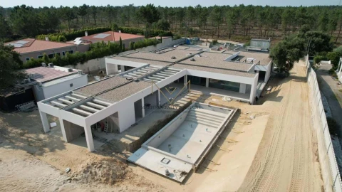 Moradia T4 para Venda em Charneca de Caparica e Sobreda