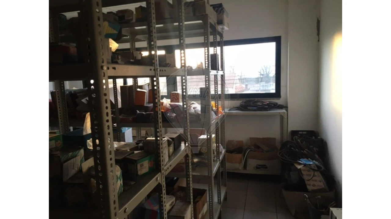 Armazém para Venda em Silvalde Foto 18