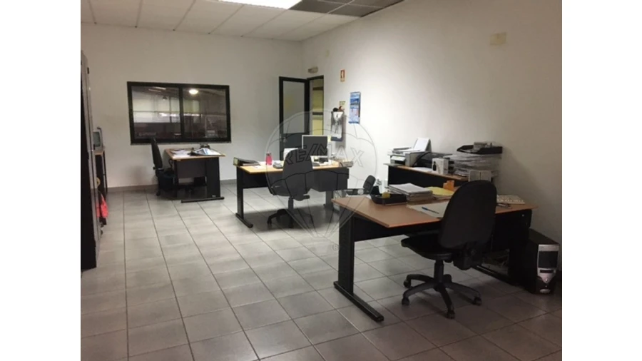 Armazém para Venda em Silvalde Foto 2