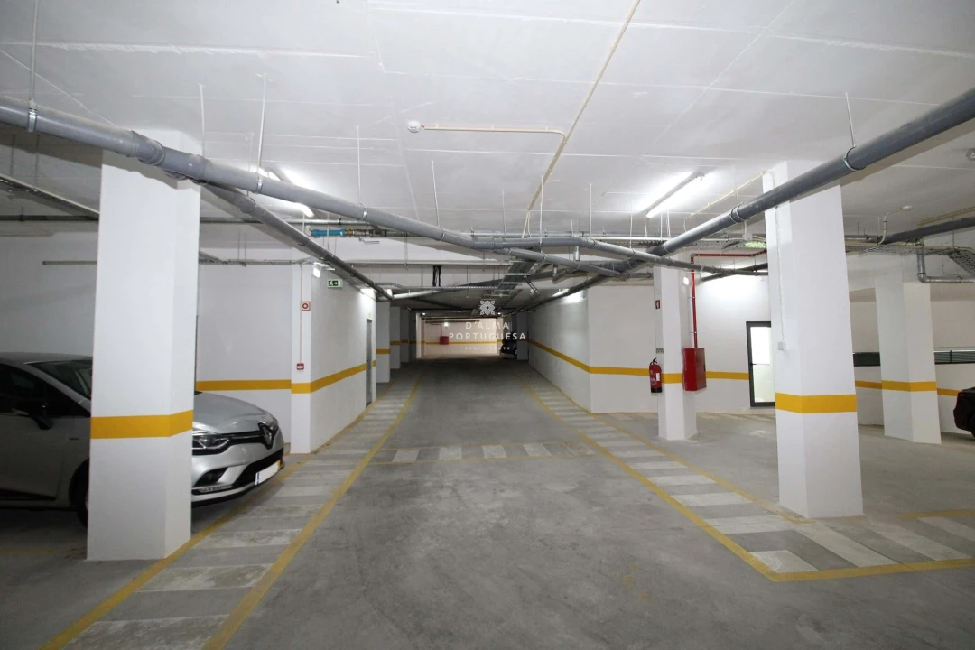 Apartamento T4 para Venda em Quelfes Foto 38