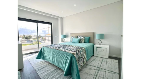 Apartamento T4 para Venda em Quelfes