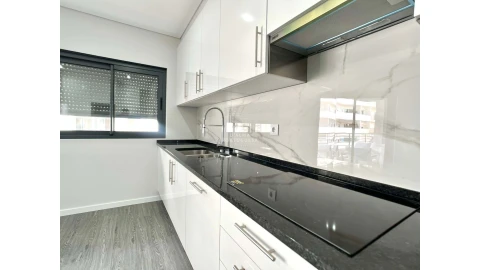 Apartamento T4 para Venda em Quelfes