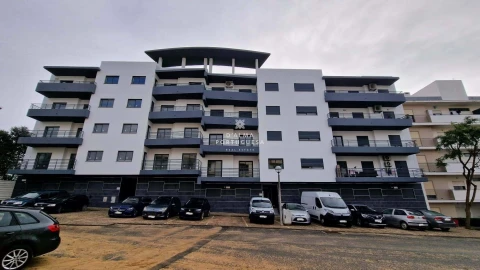 Apartamento T4 para Venda em Quelfes