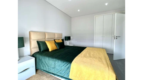 Apartamento T4 para Venda em Quelfes