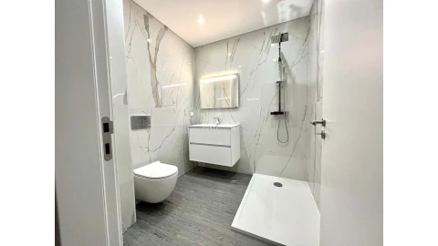 Apartamento T4 para Venda em Quelfes