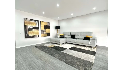 Apartamento T4 para Venda em Quelfes