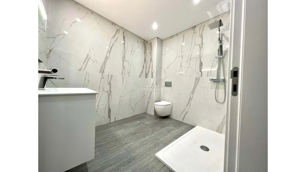 Apartamento T4 para Venda em Quelfes Foto 25