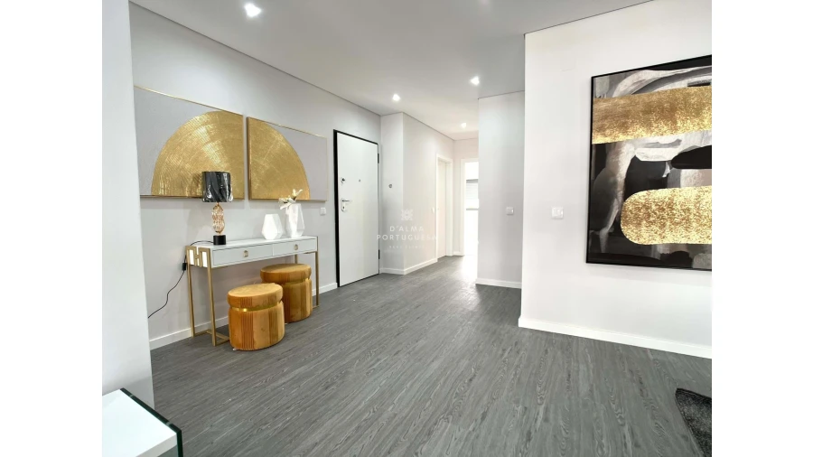 Apartamento T4 para Venda em Quelfes Foto 12
