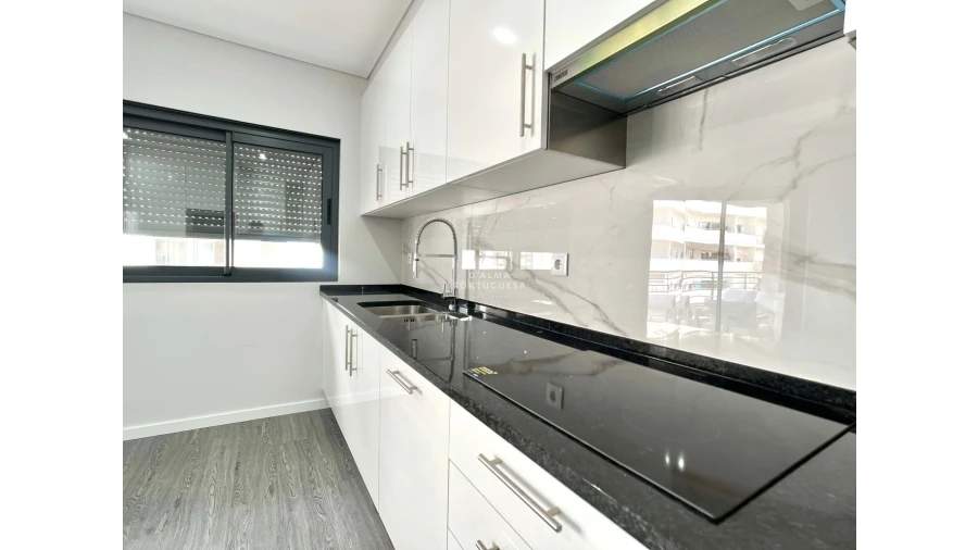 Apartamento T4 para Venda em Quelfes Foto 8