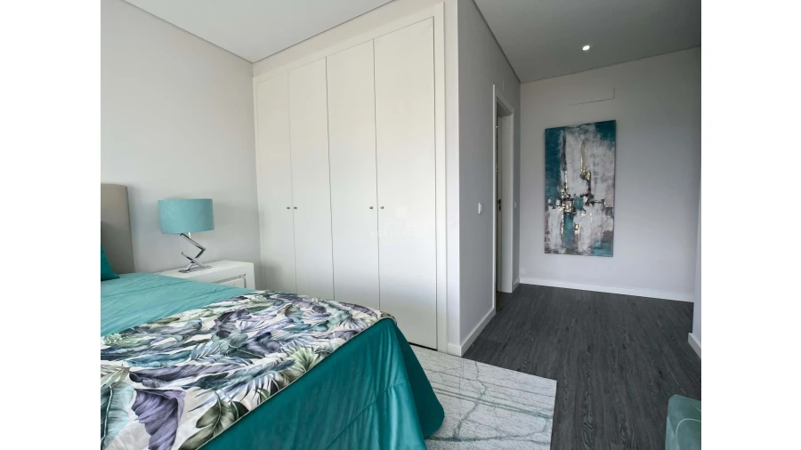 Apartamento T4 para Venda em Quelfes Foto 23