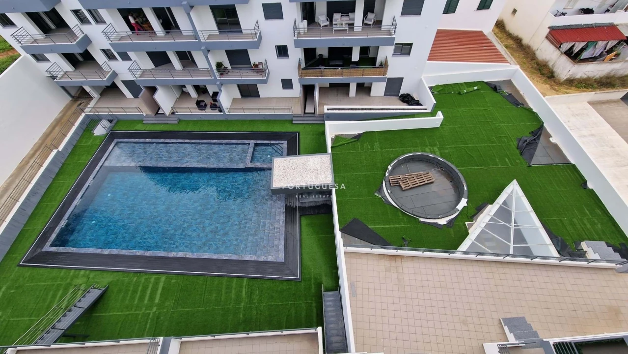 Apartamento T4 para Venda em Quelfes Foto 31