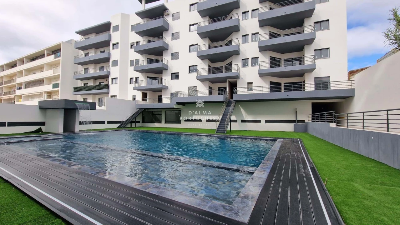 Apartamento T4 para Venda em Quelfes Foto 34