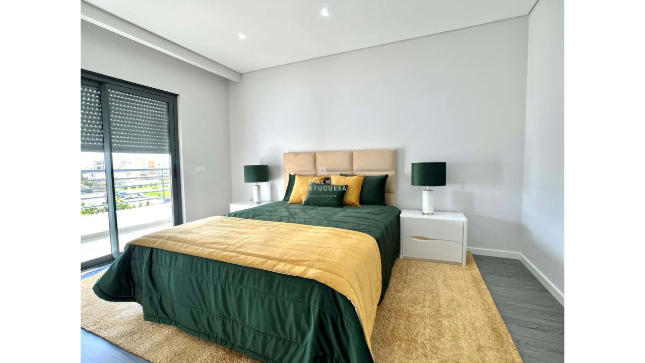 Apartamento T4 para Venda em Quelfes Foto 19