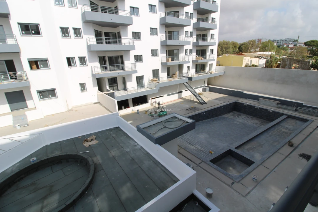 Apartamento T3 para Venda em Quelfes Foto 37