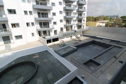 Apartamento T3 para Venda em Quelfes