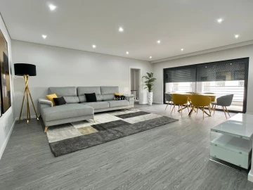 Apartamento T3 para Venda em Quelfes