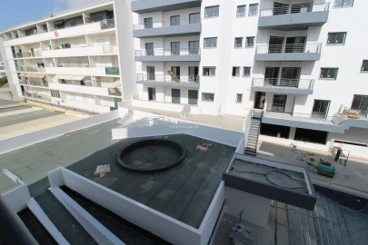 Apartamento T3 para Venda em Quelfes