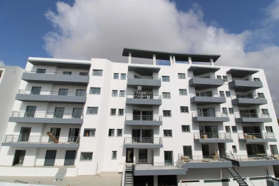 Apartamento T3 para Venda em Quelfes