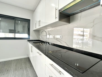 Apartamento T3 para Venda em Quelfes