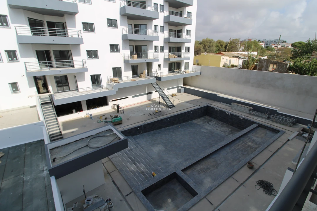 Apartamento T3 para Venda em Quelfes Foto 35