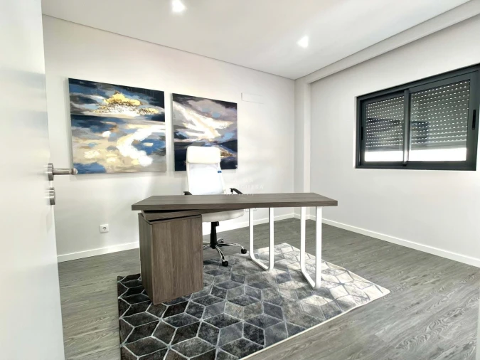 Apartamento T3 para Venda em Quelfes Foto 14