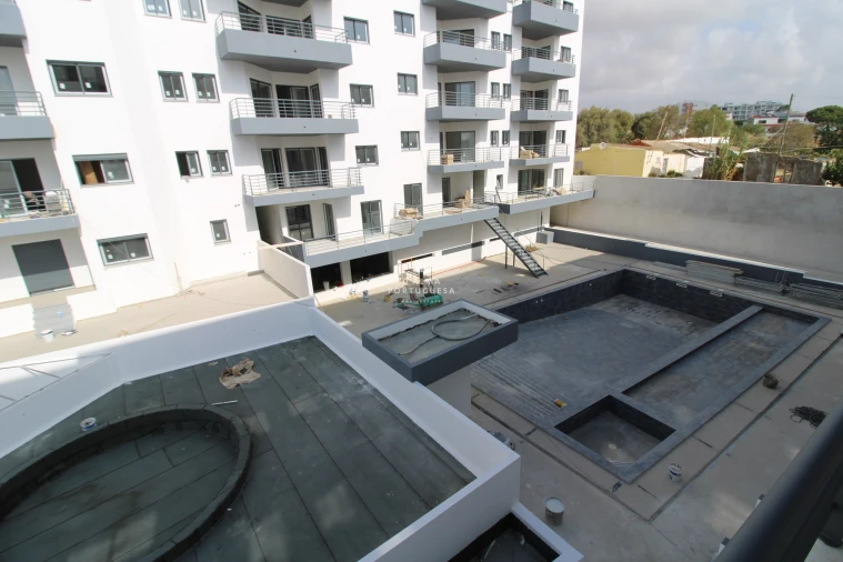 Apartamento T3 para Venda em Quelfes Foto 37