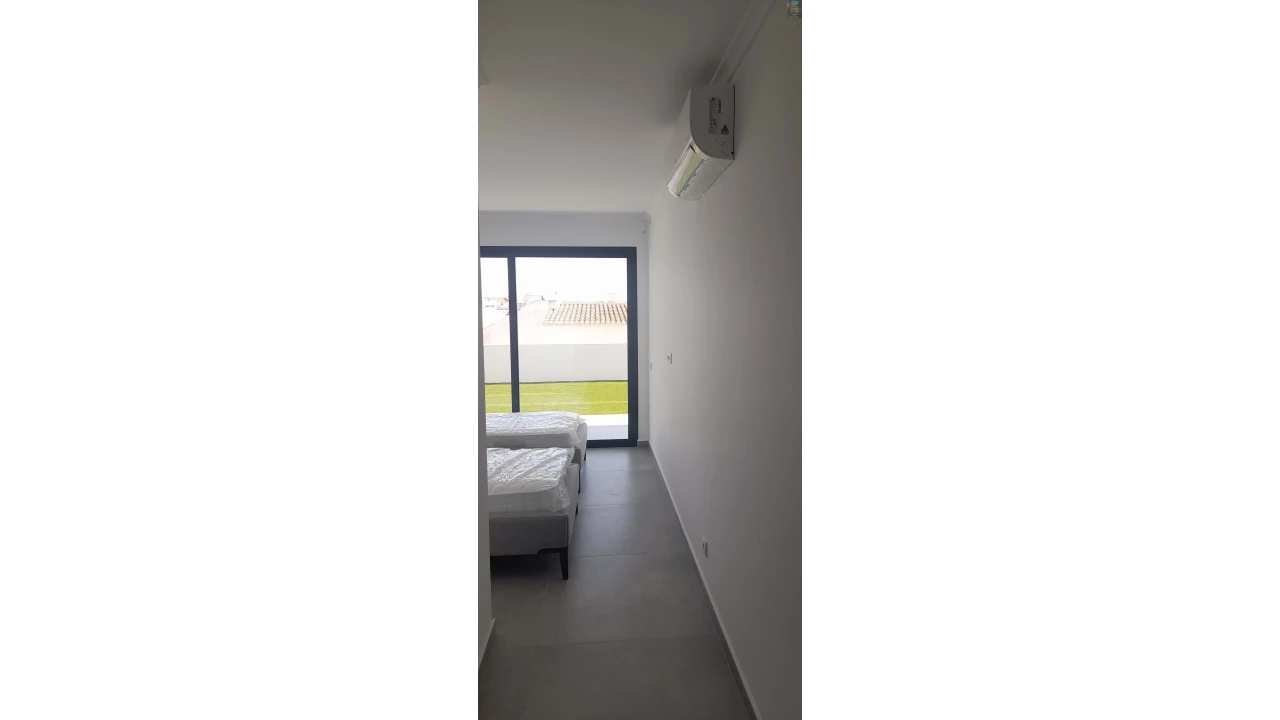 Moradia T3 para Venda em Lagos (São Sebastião e Santa Maria) Foto 40