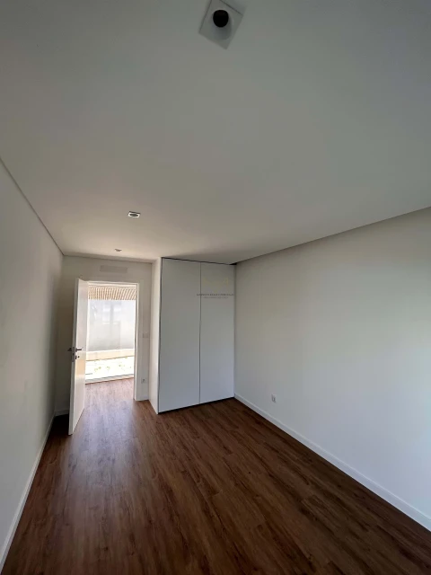 Moradia T4 para Venda em Charneca de Caparica e Sobreda