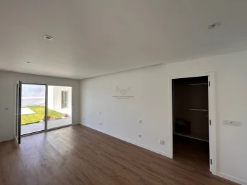 Moradia T4 para Venda em Charneca de Caparica e Sobreda