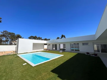 Moradia T4 para Venda em Charneca de Caparica e Sobreda