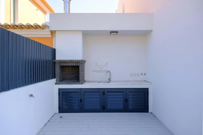 Moradia T4 para Venda em Charneca de Caparica e Sobreda