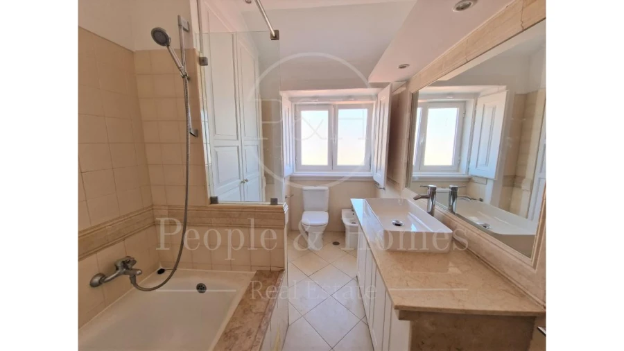 Apartamento T1 para Arrendamento em Misericórdia Foto 20