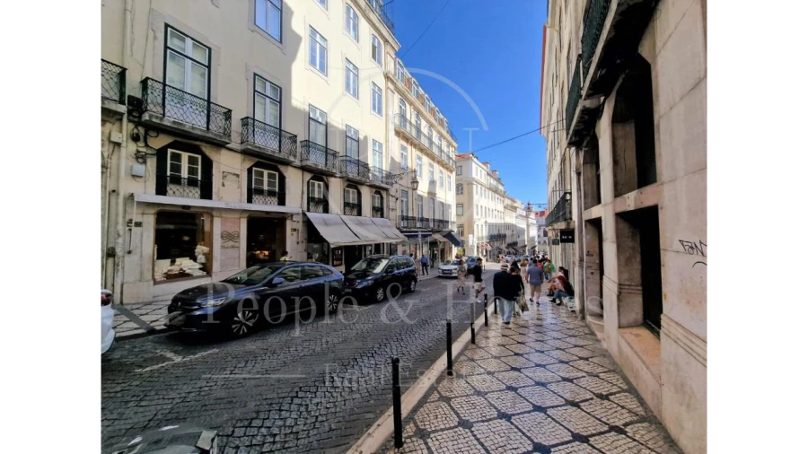 Apartamento T1 para Arrendamento em Misericórdia Foto 23