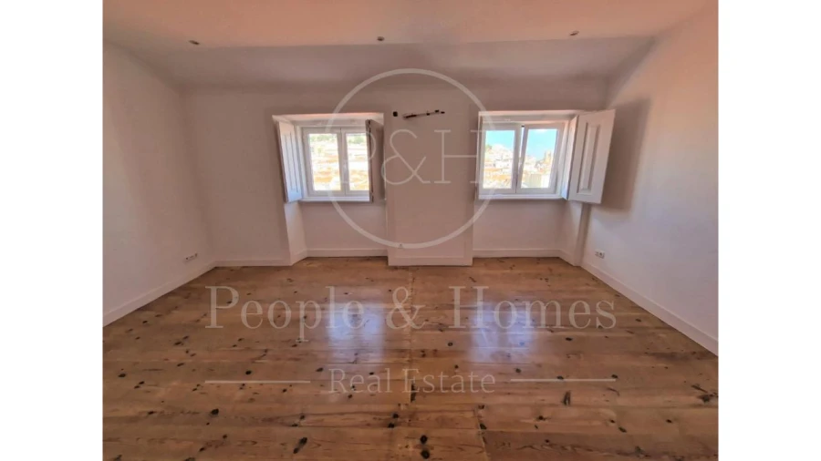 Apartamento T1 para Arrendamento em Misericórdia Foto 9