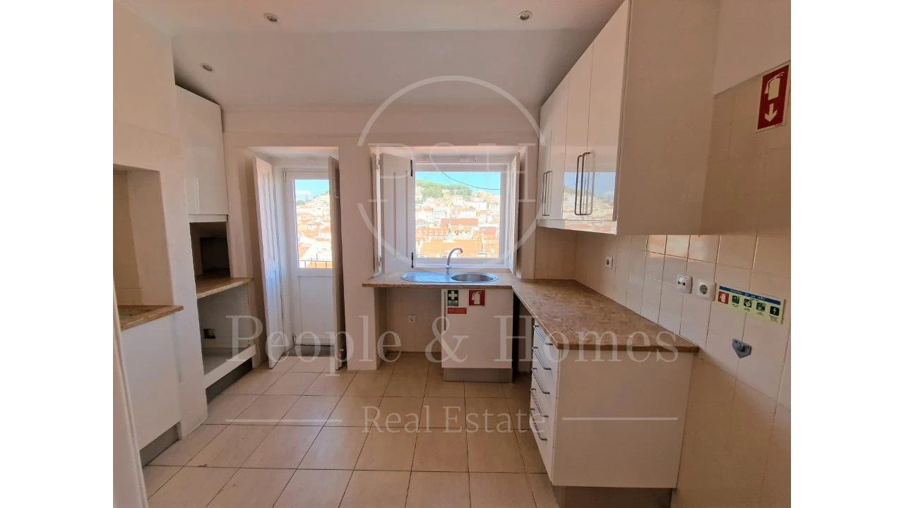 Apartamento T1 para Arrendamento em Misericórdia Foto 11