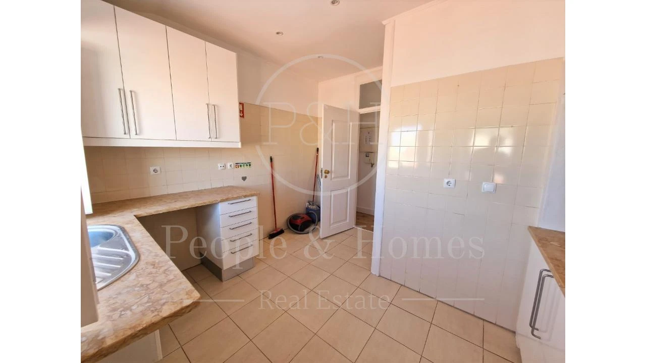 Apartamento T1 para Arrendamento em Misericórdia Foto 13