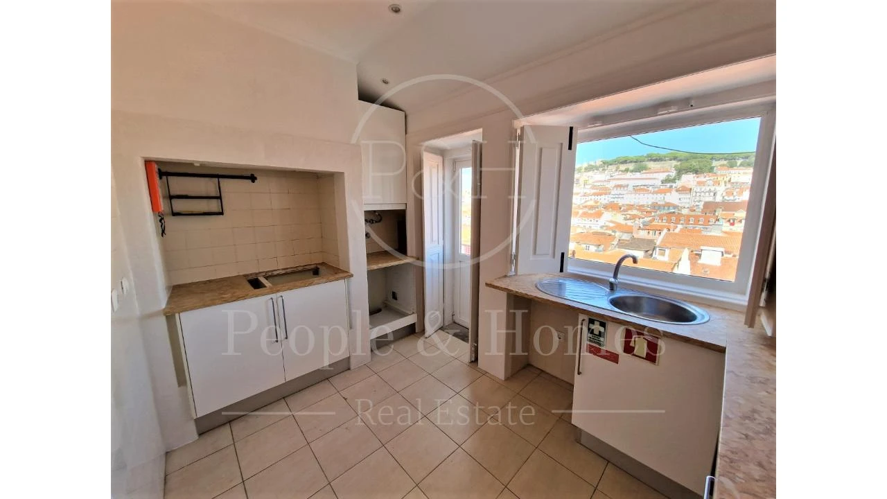 Apartamento T1 para Arrendamento em Misericórdia Foto 14