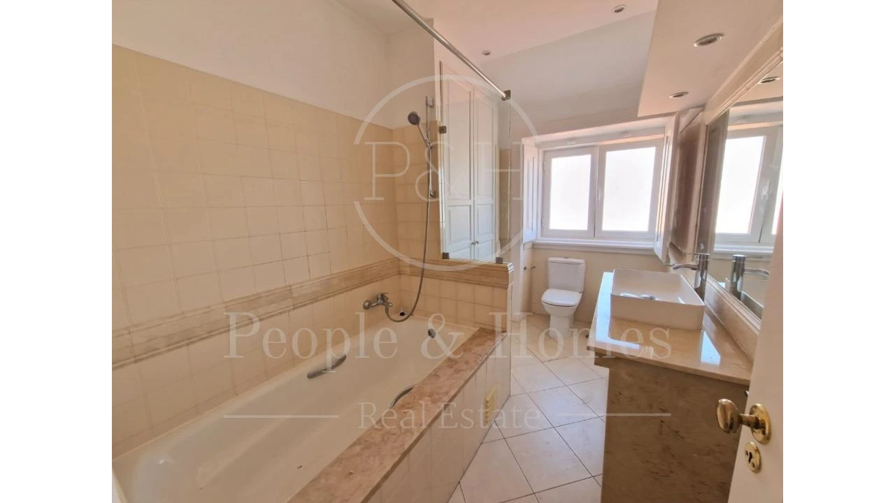 Apartamento T1 para Arrendamento em Misericórdia Foto 19